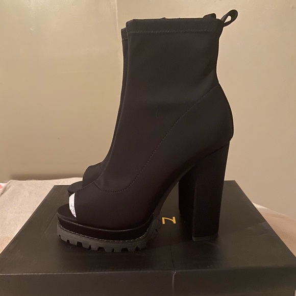 Open Toe Chunky Heel Bootie Size 8 - Picture 6 of 10